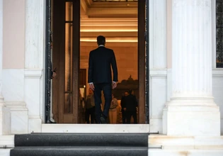 Με υποβάθμιση της νέας βόμβας Ντίλιαν και επιθέσεις σε Κεσσέ και Σαμαρά το Μαξίμου προσπαθεί να ξεφύγει από τις υποκλοπές