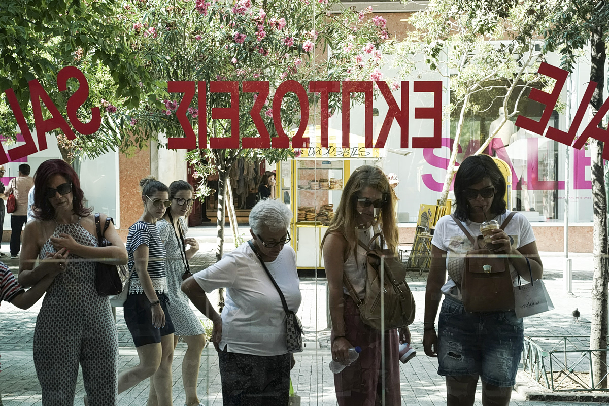 Το στοίχημα του καλοκαιριού για τις εκπτώσεις και ο στόχος των 7 δισ. ευρώ