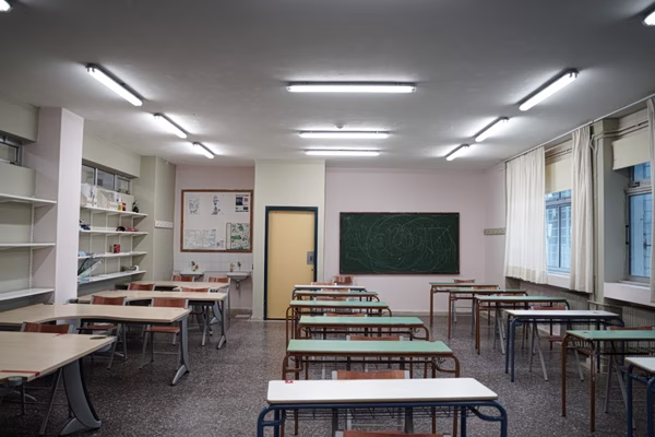 ΠΑΣΟΚ: Το Υπουργείο Παιδείας εξέθεσε τη χώρα – Η ΕΕ μας παραπέμπει στο ΔΕΕ για διακρίσεις εις βάρος των αναπληρωτών