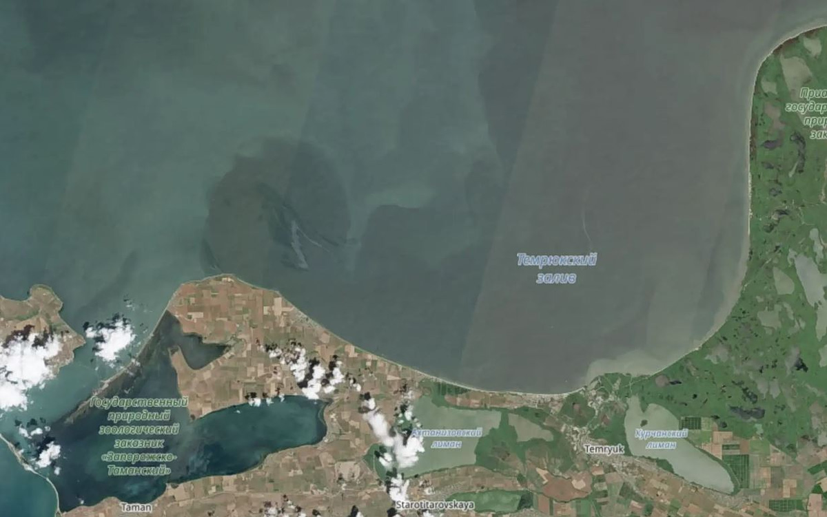 Πετρελαιοκηλίδες 100 km² στην Αζοφική από χτυπήματα σε ρωσικά τάνκερ