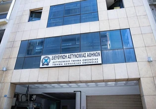 Βιασμός 19χρονης στο ΑΤ Ομόνοιας: Ποινές με αναστολή στους δύο αστυνομικούς