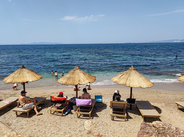 Προστατευόμενο είδος ο Έλληνας τουρίστας – Μόνο το 10% των διανυκτερεύσεων από ημεδαπούς