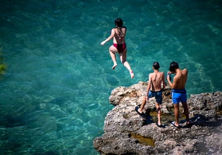 Καιρός: Άγγιξε τους 40 °C η θερμοκρασία την Κυριακή – Με υψηλές για την εποχή θερμοκρασίες ξεκινά η εβδομάδα
