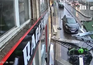 Βίντεο – ντοκουμέντο από την κατάρρευση σκαλωσιάς στον Πειραιά