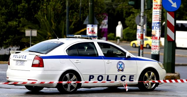 Θεσσαλονίκη: Οδηγός προσέκρουσε με το αυτοκίνητό του σε οχήματα και παρέσυρε πεζούς- Συνελήφθη 22χρονος