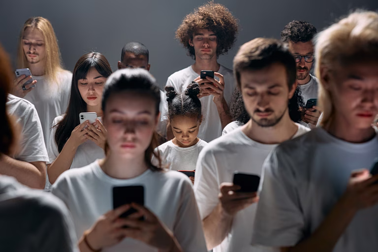 Social media: Πώς ο αλγόριθμος μας κάνει πιο εγωκεντρικούς