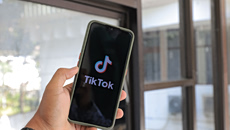 Βρετανία: Το Λονδίνο ξεκινά έρευνα για το TikTok με στόχο την προστασία των παιδιών