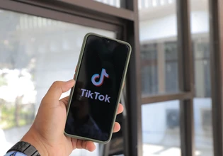 Βρετανία: Το Λονδίνο ξεκινά έρευνα για το TikTok με στόχο την προστασία των παιδιών