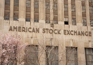 Κατάρρευση Dow Jones λόγω πετρελαίου, πτώση για Αlphabet και Tesla