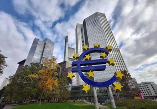ΕΚΤ: Αναμένεται να διατηρήσει αμετάβλητα τα επιτόκια – Αβεβαιότητα για τις επόμενες κινήσεις