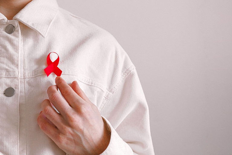 Ο αγώνας εναντίον του AIDS διατρέχει σοβαρό κίνδυνο - Οι χρηματοδοτήσεις μειώθηκαν κατά το ένα πέμπτο πέρσι