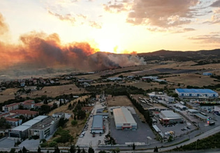 Φωτιά στο Ωραιόκαστρο Θεσσαλονίκης – Δίπλα στα σπίτια οι φλόγες – Εντολή εκκένωσης της Ανθούπολης
