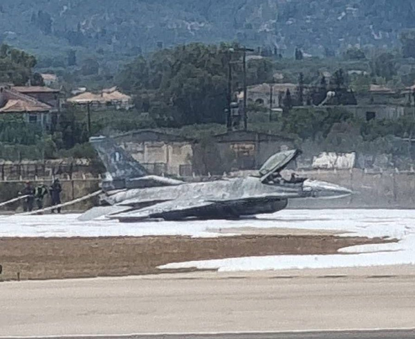 Αναγκαστική προσγείωση F-16 της Πολεμικής Αεροπορίας στη Ζάκυνθο – Βίντεο ντοκουμέντο