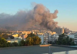 Πυρκαγιά στο παλιό κτίριο του Μπάντμιντον στο Πάρκο Γουδή – Μήνυμα από το 112