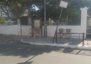 Μάτι: Στάσεις λεωφορείων στον ήλιο, στη βροχή, στη λήθη