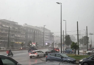 Σφοδρή καταιγίδα και χαλάζι σε πολλές περιοχές της Αττικής – Ανοιξαν οι ουρανοί, ποτάμια οι δρόμοι