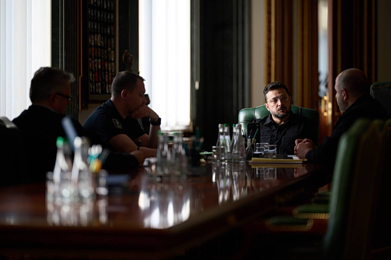 Συνομιλίες Ζελένσκι με Γουίτκοφ και Κούσνερ για την ειρήνη και με τον αμερικανό πρέσβη του ΝΑΤΟ για τον πόλεμο