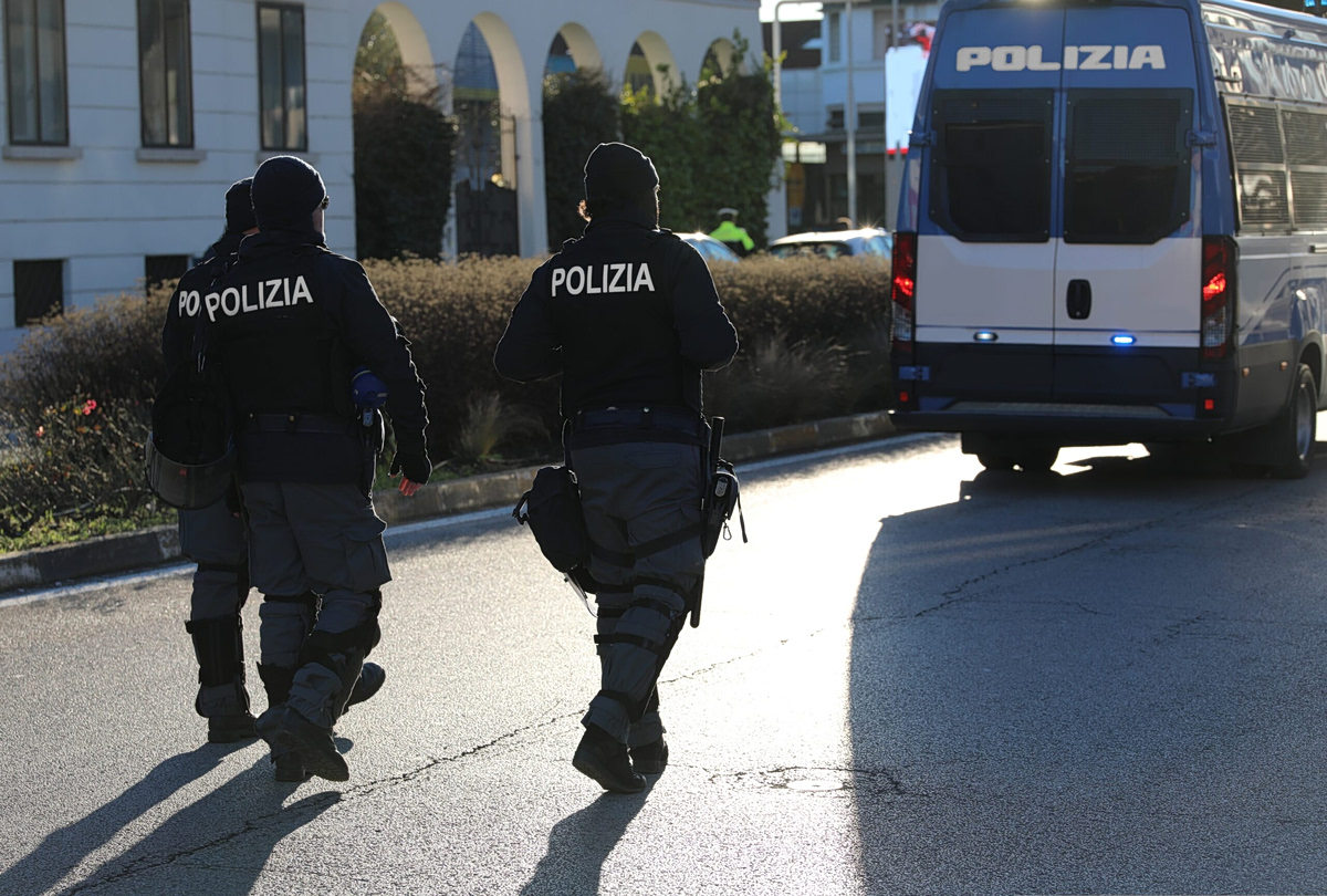 Ιταλία: Η κυβέρνηση Μελόνι επεκτείνει την «προληπτική προσαγωγή» και σε ανηλίκους