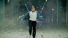 Gangnam Style: Το superhit του Psy γράφει ακόμα ιστορία