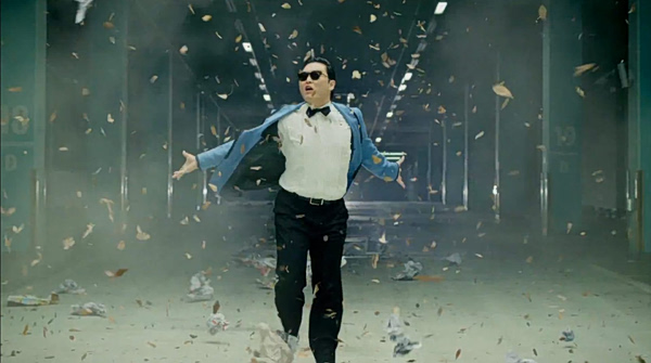 Gangnam Style: Το superhit του Psy γράφει ακόμα ιστορία