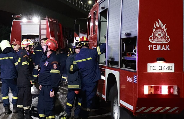 Καβάλα: Συναγερμός στην Πυροσβεστική για διαρροή επικίνδυνου φορτίου από φορτηγό στην Εγνατία Οδό