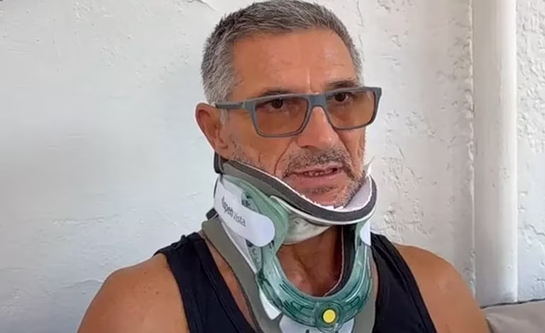 Συγκλονίζει ο 61χρονος που τραυματίστηκε στην πτήση της Ryanair όταν έσπασε το παράθυρο – «Άλλαξε η ζωή μου»