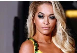 Rita Ora: Απολαμβάνει χαλαρές στιγμές στη Μύκονο