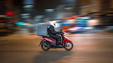 Delivery: Στάση εργασίας για Wolt και efood την Κυριακή, με αφορμή τον θάνατο 20χρονου διανομέα