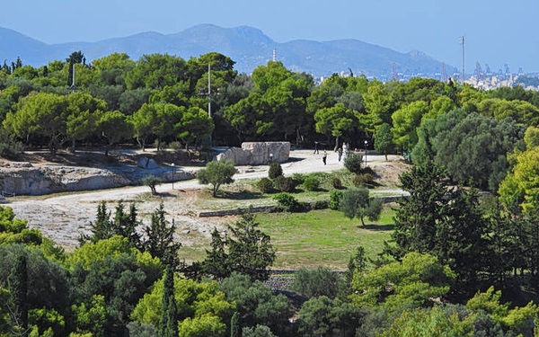 Συνελήφθη 33χρονη για εμπρησμό από πρόθεση στον Λόφο της Πνύκας – Άλλες δύο συλλήψεις σε Αττική και Κρήτη