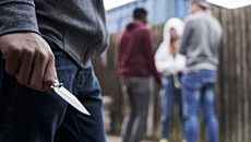 Γιος γνωστού καλλιτέχνη ο τραυματίας στην άγρια συμπλοκή ανήλικων στον Πλαταμώνα – «Τον μαχαίρωσαν απρόκλητα»
