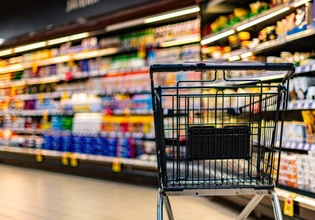 Μειώσεις τιμών: Από τέλη Αυγούστου 5% κάτω σε βασικά προϊόντα – Ολόκληρη η λίστα