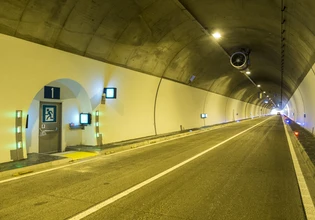 Οδικές σήραγγες: Ποια είναι η χρησιμότητα των ανεμιστήρων στην οροφή τους;