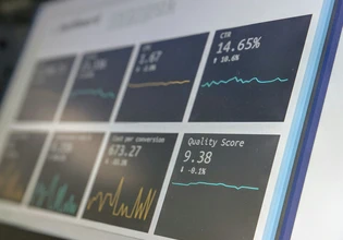 Η Τεχνητή Νοημοσύνη «φλερτάρει» με το εταιρικό χρέος