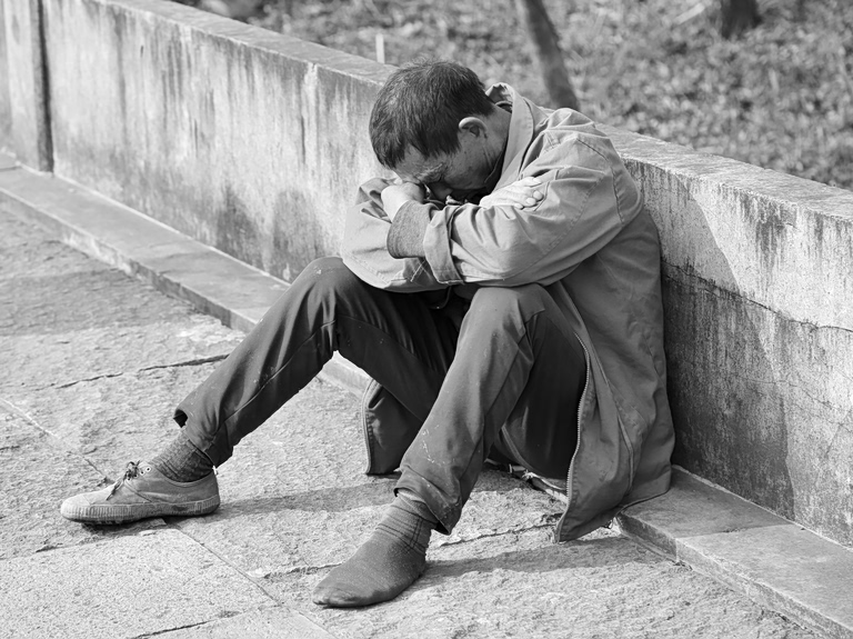 Ποια ηλικιακή κατηγορία κινδυνεύει περισσότερο από την φτώχεια και τον κοινωνικό αποκλεισμό