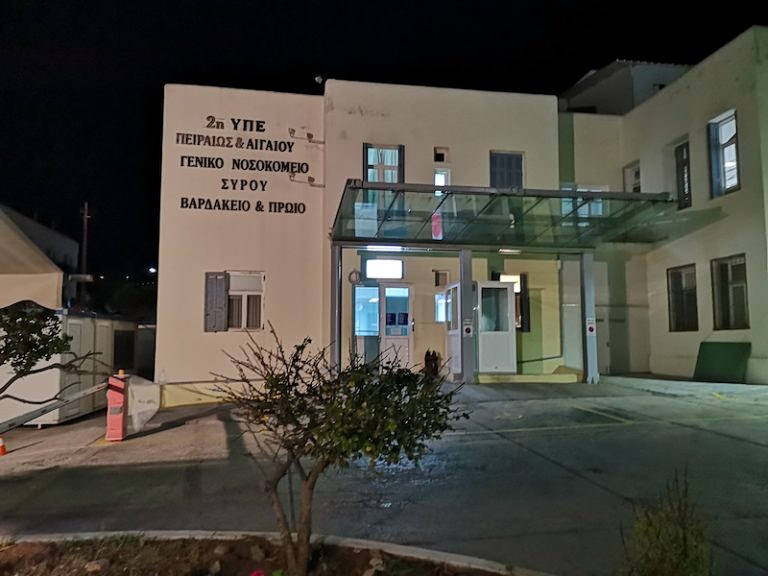 Θρίλερ στη Σύρο: Ποια είναι η 42χρονη που τη μαχαίρωσαν και πέθανε - «Πήγε να μας ληστέψει» λέει ζευγάρι που έχει προσαχθεί