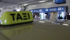Συνελήφθη οδηγός ταξί που χρέωσε 175 ευρώ τη διαδρομή από το Αεροδρόμιο στο κέντρο της Αθήνας