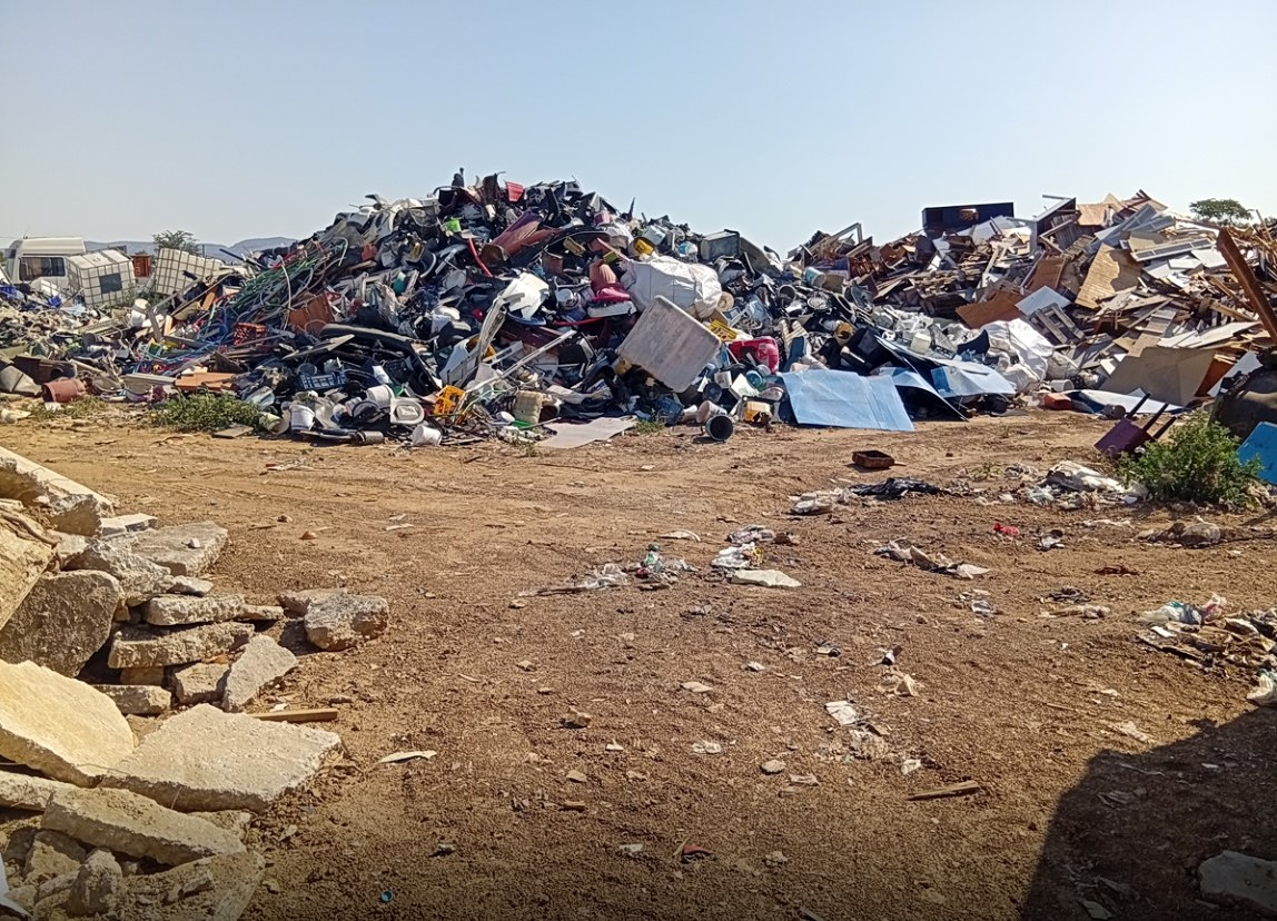 Θεσσαλονίκη: Περιβαλλοντική ρύπανση από βουνά αποβλήτων σε παράνομη εταιρεία ανακύκλωσης – Συνελήφθη 46χρονος
