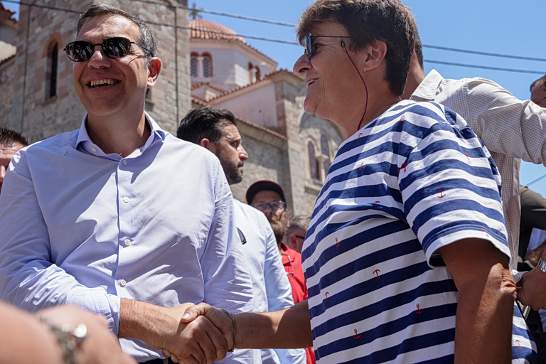 Ο Αλέξης Τσίπρας στη Λέσβο - Μπαράζ επαφών με παράγοντες του νησιού