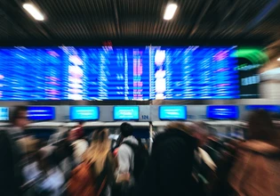 «Πονοκέφαλος» οι μεγάλες καθυστερήσεις στα ελληνικά αεροδρόμια – Ευρεία σύσκεψη χωρίς να βρεθεί άμεση λύση