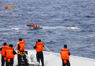 Βιετνάμ: 17 ναυτικοί αγνοούνται έπειτα από ναυάγιο φορτηγού στη Νότια Σινική Θάλασσα