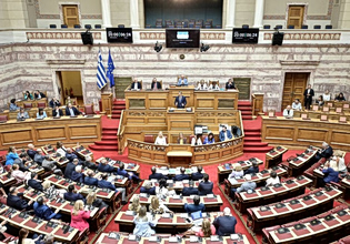 Η κυβέρνηση μετέτρεψε σε επιθεώρηση τη συνταγματική αναθεώρηση και ο λαός πλέον κατανοεί γαλάζια «κανονικότητα» τι θα πει