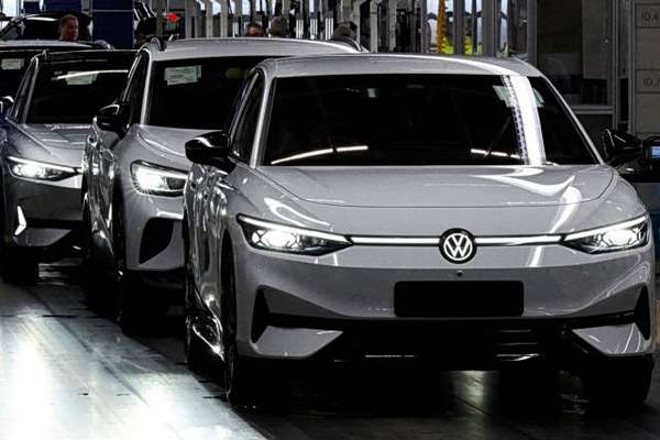 Volkswagen: Εγκρίθηκαν μέτρα εξυγίανσης χωρίς, προς το παρόν, απολύσεις και κλείσιμο εργοστασίων