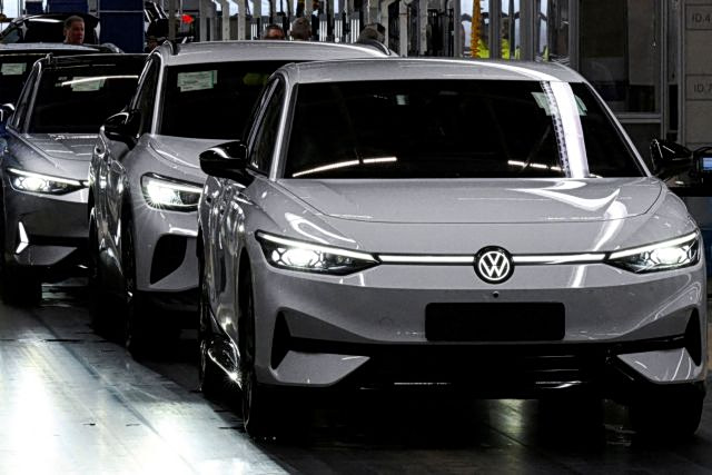 Volkswagen: Εγκρίθηκαν μέτρα εξυγίανσης χωρίς, προς το παρόν, απολύσεις και κλείσιμο εργοστασίων