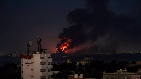 Μέση Ανατολή: Η Σαουδική Αραβία πλήττει εγκαταστάσεις των Χούθι – Σειρήνες ηχούν στο Μπαχρέιν