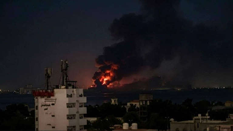 Μέση Ανατολή: Η Σαουδική Αραβία πλήττει εγκαταστάσεις των Χούθι – Σειρήνες ηχούν στο Μπαχρέιν