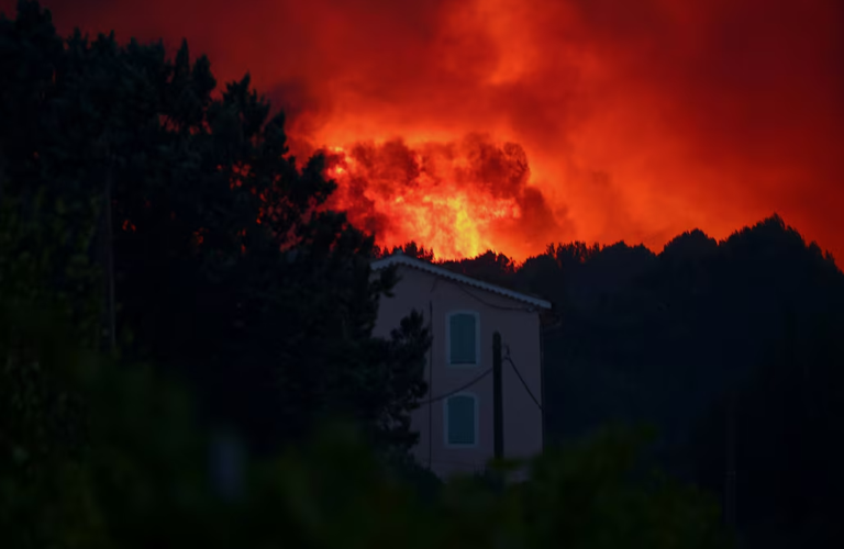 Η πυρκαγιά στη νότια Γαλλία «έχει τεθεί υπό έλεγχο» μετά την εκκένωση εκατοντάδων κατοικιών