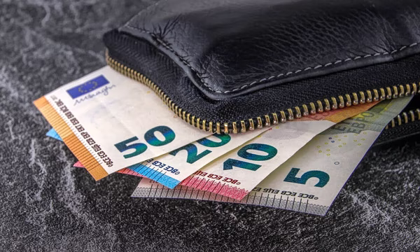 Μισθοί: Η σύγκλιση της Ελλάδας με την Ευρώπη περνά από την παραγωγικότητα