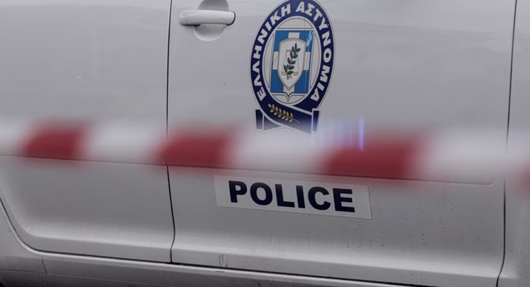 Θρίλερ στην Κατερίνη: Γυναίκα βρέθηκε νεκρή μέσα στο σπίτι της - Πατημασιές με αίματα στον χώρο
